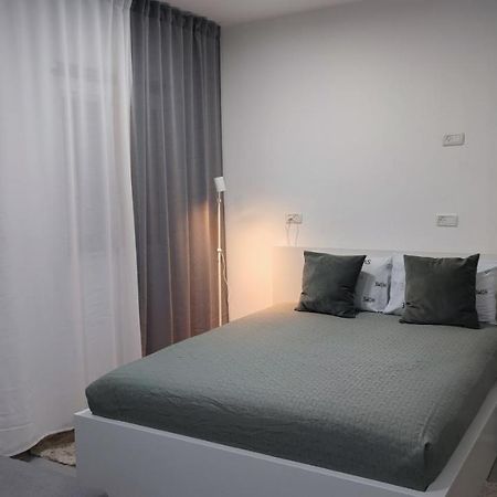 Studio Apartment 12 Minutes From Bahai'S Garden Haifa Exteriör bild