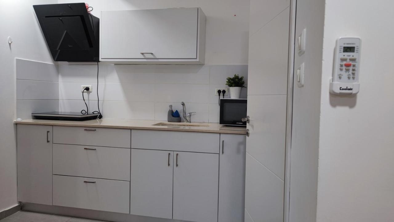 Studio Apartment 12 Minutes From Bahai'S Garden Haifa Exteriör bild